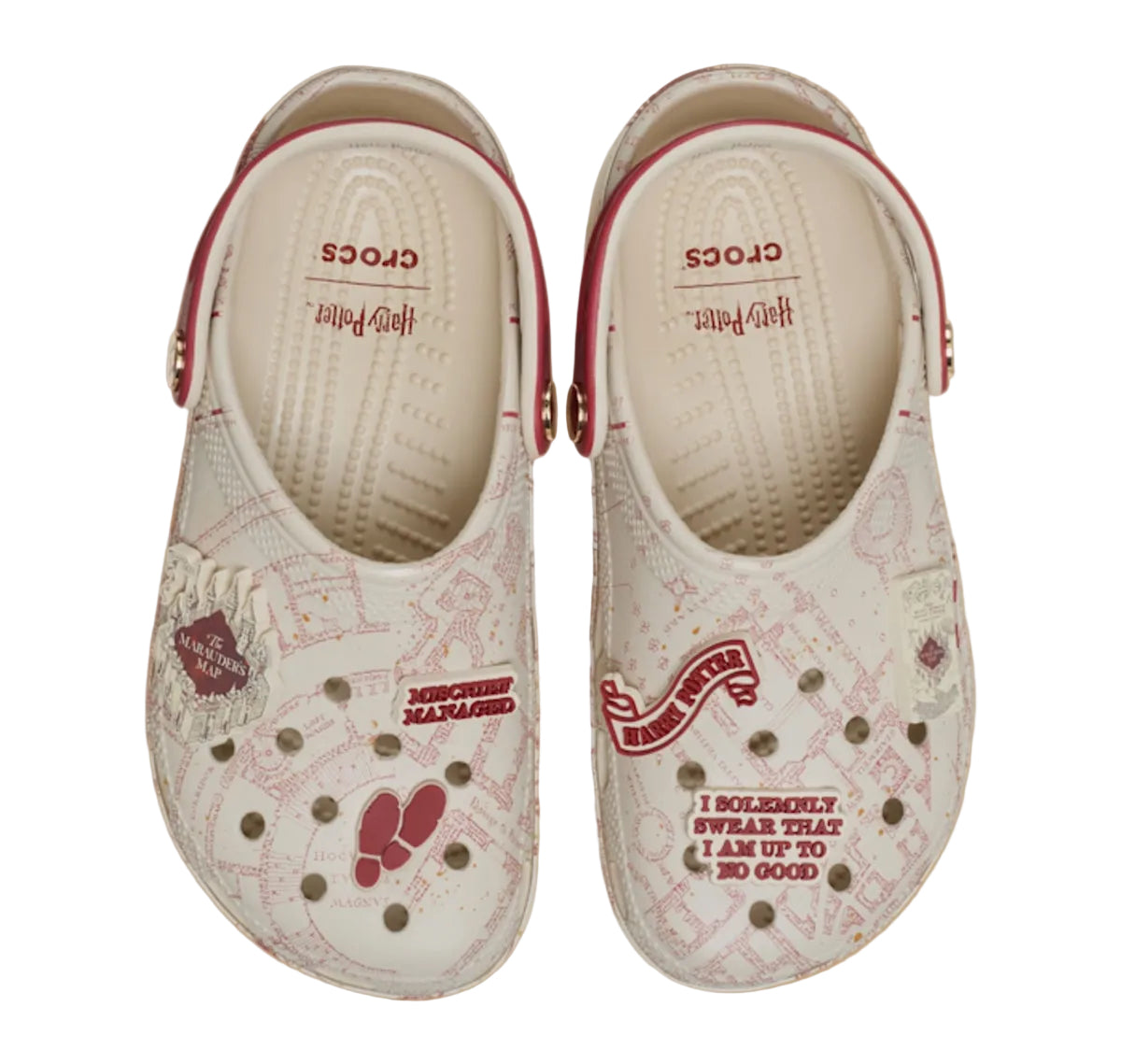 Crocs Classic Clog Harry Potter Marauder's Map beige effet parchemin avec Jibbitz magiques et motifs inspirés de la Carte du Maraudeur.