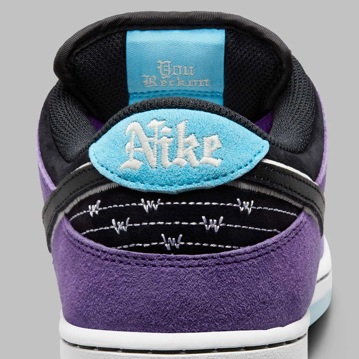 chaussure de ville Nike SB Dunk Low Hayley Wilson  , noir , violet , blanc , bleu , semelle confortable , vue de l'arrière