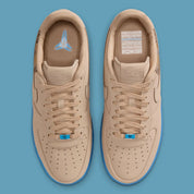 Sneakers Nike Air Force 1 Low Protro Kobe Bryant Linen beige en cuir premium avec détails signature et amorti Air iconique