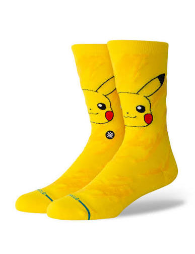 Stance Pikachu Bolt Crew jaune, chaussettes montantes Pokémon avec Pikachu, joues rouges, motif éclair et coupe Crew confortable.