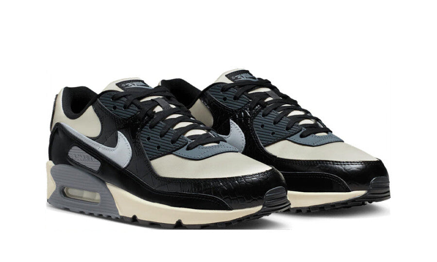 Sneakers Nike Air Max 90 QS Smoke Grey en matières premium avec effet crocodile embossé et unité Air visible