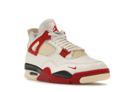 Sneaker Air Jordan 4 Nigel Sylvester Brick By Brick rouge brique en suède premium avec semelle Air visible et détails OG iconiques.