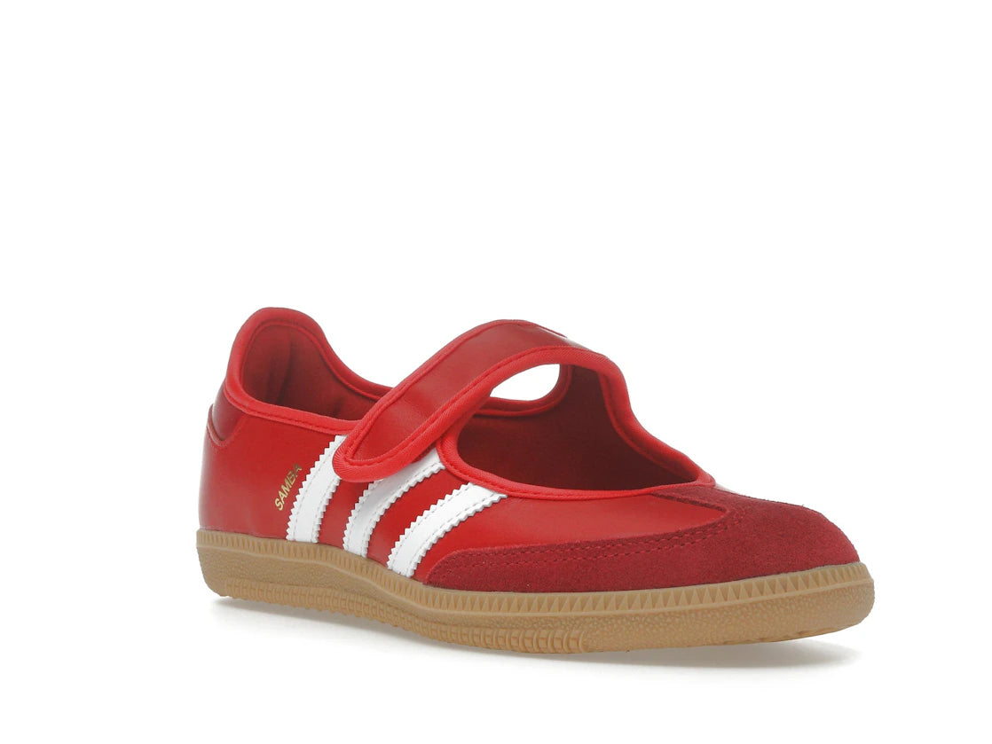 Sneaker adidas Samba Jane Scarlet White Gum en cuir rouge avec bandes blanches, bride Mary Jane et semelle gomme rétro emblématique.Vue de coter 