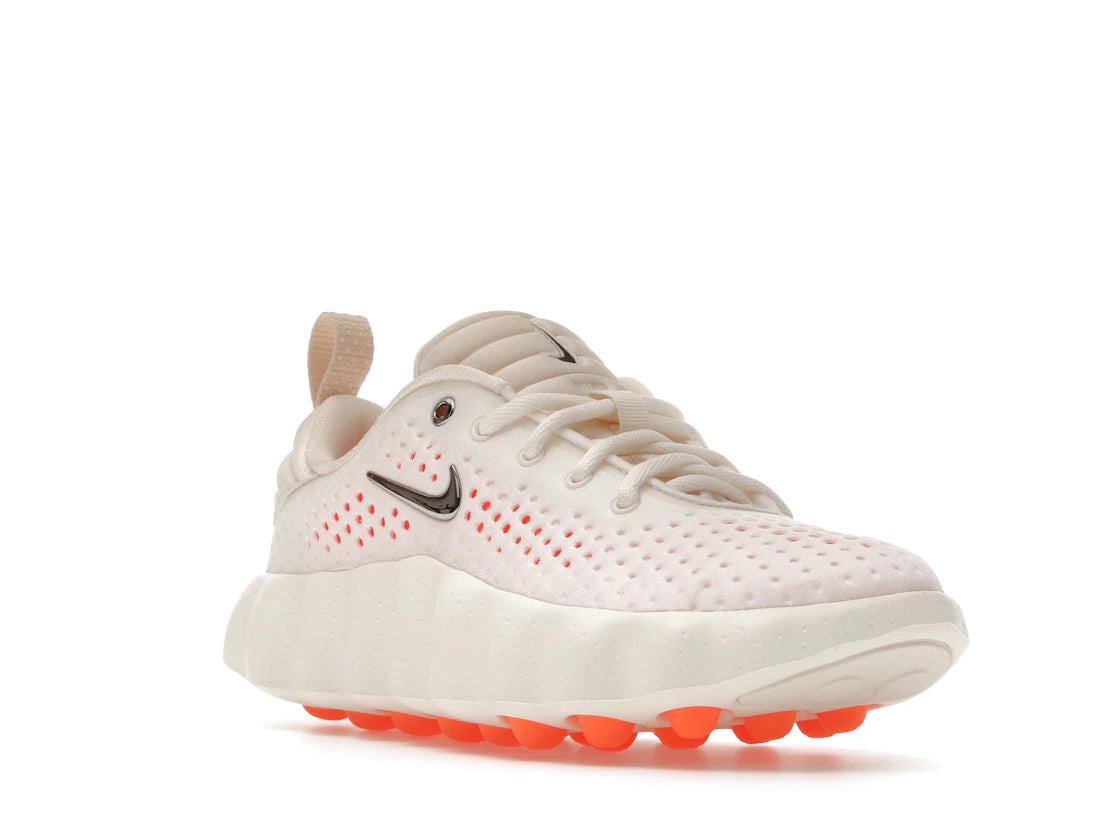 Nike Mind 002 Sail crème en mousse technique avec semelle sculptée ergonomique et confort sensoriel innovant.