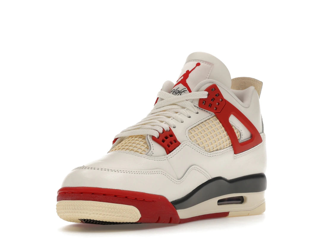 Sneaker Air Jordan 4 Nigel Sylvester Brick By Brick rouge brique en suède premium avec semelle Air visible et détails OG iconiques.