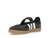 Sneaker adidas Samba Jane Black White Gum en cuir noir avec bandes blanches, bride Mary Jane et semelle gomme rétro emblématique.Vue de coter 