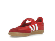 Sneaker adidas Samba Jane Scarlet White Gum en cuir rouge avec bandes blanches, bride Mary Jane et semelle gomme rétro emblématique.Vue de coter 