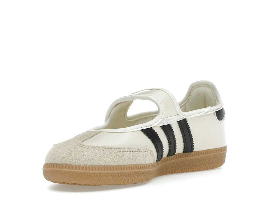 Sneaker adidas Samba Jane Cream Black Gum en cuir crème avec bandes noires, bride Mary Jane et semelle gomme rétro emblématique.Vue de coter 