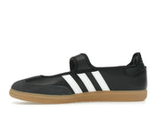 Sneaker adidas Samba Jane Black White Gum en cuir noir avec bandes blanches, bride Mary Jane et semelle gomme rétro emblématique.Vue de coter 