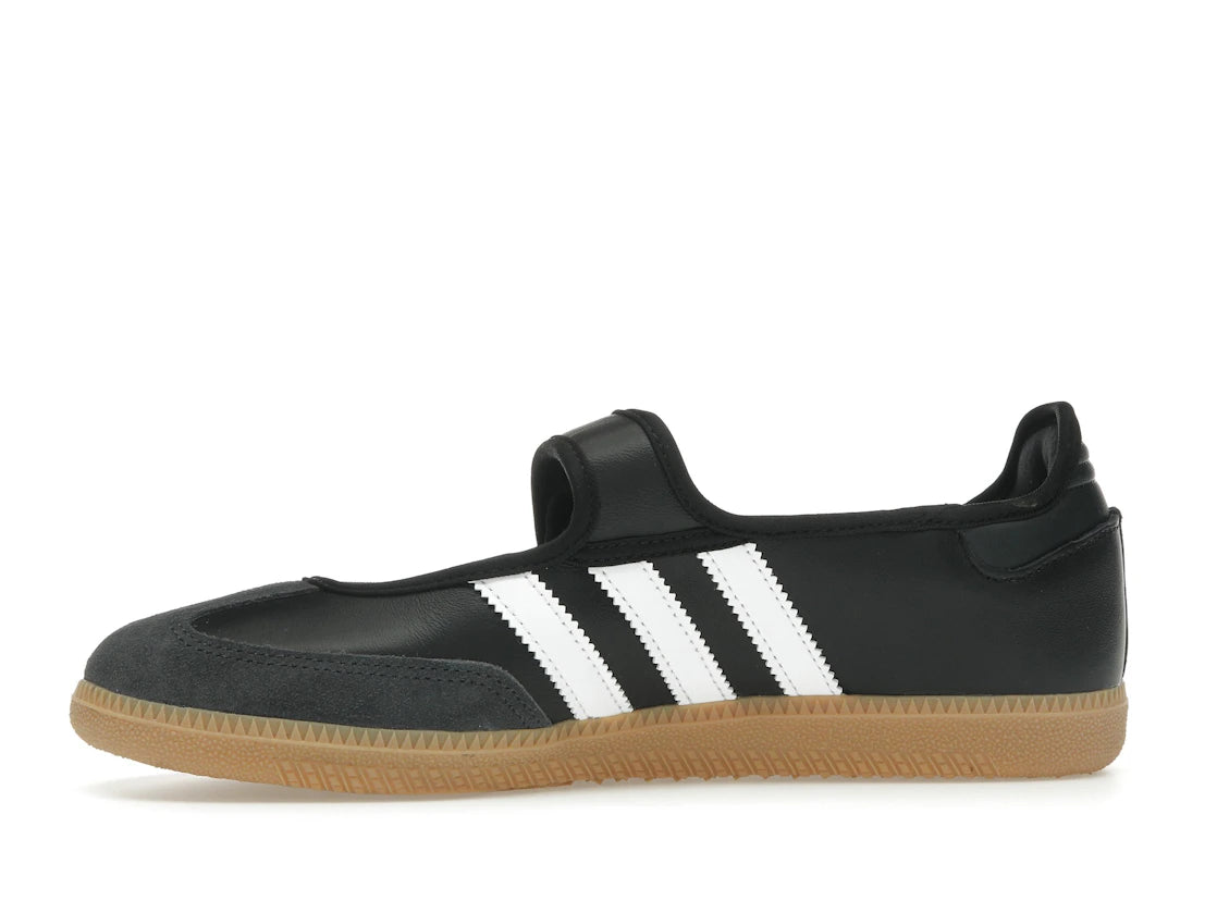 Sneaker adidas Samba Jane Black White Gum en cuir noir avec bandes blanches, bride Mary Jane et semelle gomme rétro emblématique.Vue de coter 