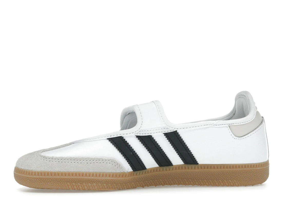 Sneaker adidas Samba Jane White Black Gum en cuir blanc avec bandes noires, bride Mary Jane et semelle gomme rétro emblématique.Vue de coter 
