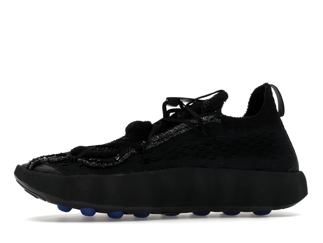 Nike Mind 002 Flyknit Fragment Black en maille Flyknit noire avec semelle sculptée ergonomique et détails signature Fragment Design.
