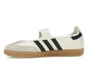 Sneaker adidas Samba Jane Cream Black Gum en cuir crème avec bandes noires, bride Mary Jane et semelle gomme rétro emblématique.Vue de coter 
