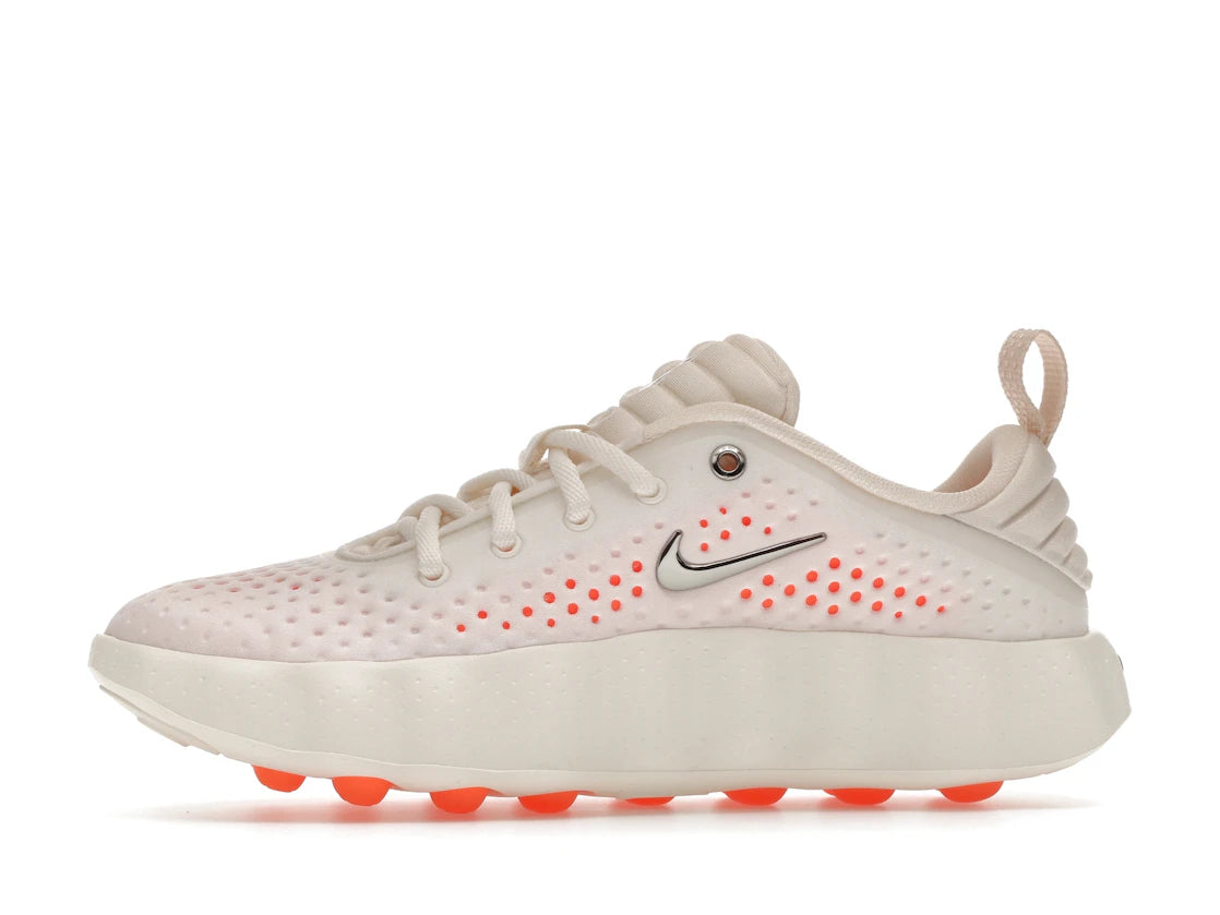Nike Mind 002 Sail crème en mousse technique avec semelle sculptée ergonomique et confort sensoriel innovant.