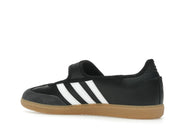 Sneaker adidas Samba Jane Black White Gum en cuir noir avec bandes blanches, bride Mary Jane et semelle gomme rétro emblématique.Vue de coter 