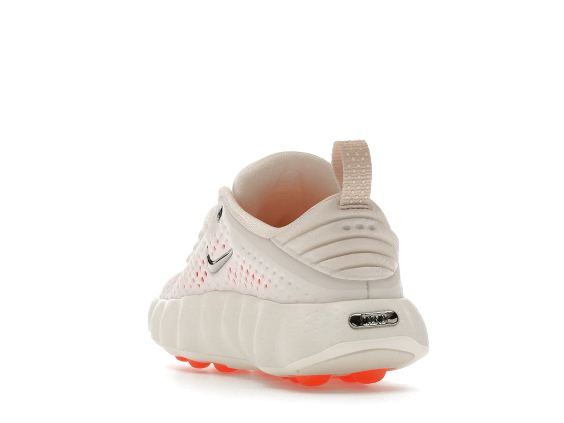 Nike Mind 002 Sail crème en mousse technique avec semelle sculptée ergonomique et confort sensoriel innovant.