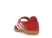 Sneaker adidas Samba Jane Scarlet White Gum en cuir rouge avec bandes blanches, bride Mary Jane et semelle gomme rétro emblématique.Vue arrières 