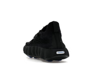Nike Mind 002 Flyknit Fragment Black en maille Flyknit noire avec semelle sculptée ergonomique et détails signature Fragment Design.