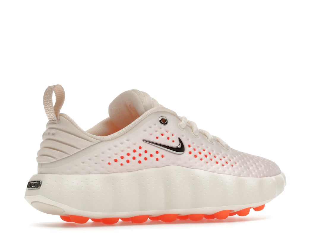 Nike Mind 002 Sail crème en mousse technique avec semelle sculptée ergonomique et confort sensoriel innovant.