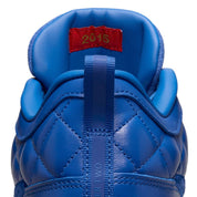 Texte alternatif (alt) :
Nike Book 2 Just Book avec tige en mesh technique respirant, renforts synthétiques, silhouette basse de basketball et semelle extérieure à traction multidirectionnelle.