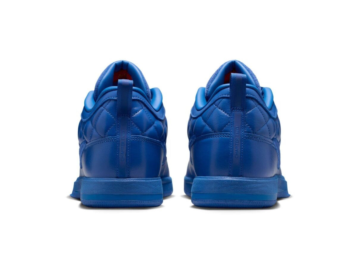 
Nike Book 2 Just Book avec tige en mesh technique respirant, renforts synthétiques, silhouette basse de basketball et semelle extérieure à traction multidirectionnelle.