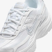 chaussure toute blanche nike initiator confortable 