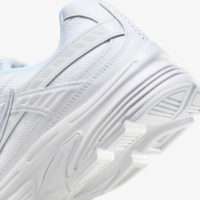 chaussure toute blanche nike initiator confortable 