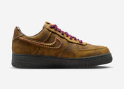 Sneakers Nike Air Force 1 Low 07 QS Desert Moss et rose en matière bouclée avec semelle Air et détails contrastés