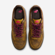 Sneakers Nike Air Force 1 Low 07 QS Desert Moss et rose en matière bouclée avec semelle Air et détails contrastés