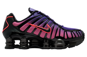 Sneakers Nike Shox TL en maille respirante et renforts synthétiques, coloris Court Purple et Hot Lava avec colonnes Shox amortissantes vue de profil. 