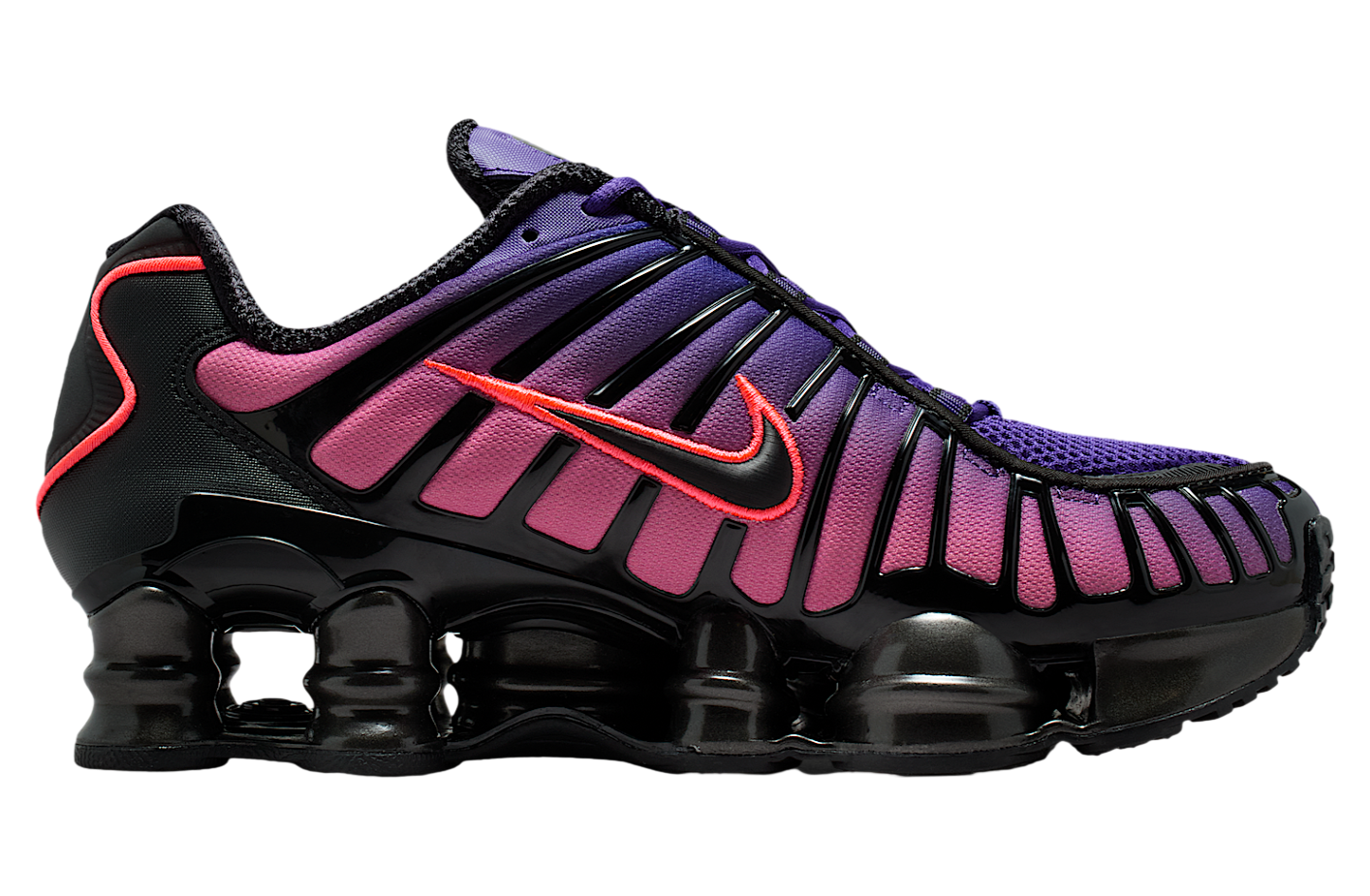 Sneakers Nike Shox TL en maille respirante et renforts synthétiques, coloris Court Purple et Hot Lava avec colonnes Shox amortissantes vue de profil. 