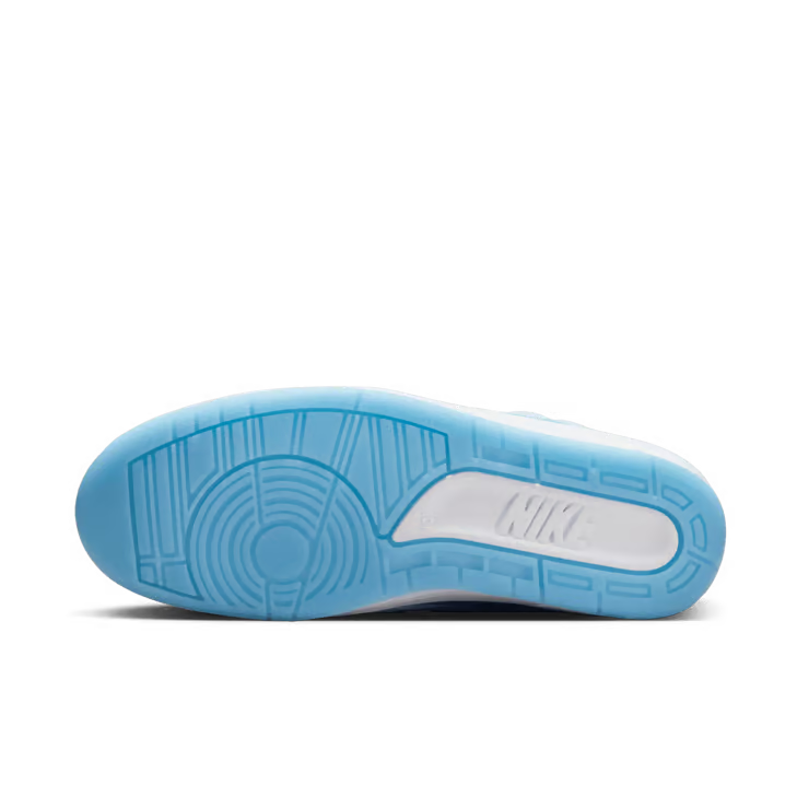 Image de la Jordan 2 Rétro J Balvin, sneaker en cuir blanc avec dégradés pastel, logo Wings iridescent et smiley brodé au talon. (vue semelle)