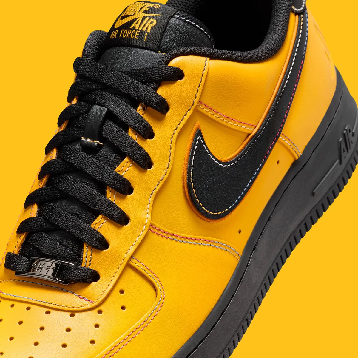 Sneakers Nike Air Force 1 Low Ja Morant Let Me Be Ja noires en cuir premium avec détails graphiques signature et amorti Air
