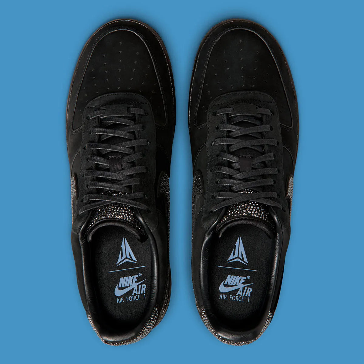 Sneakers Nike Air Force 1 Low LX en cuir premium avec cristaux Swarovski, design signature Ja Morant et amorti Air encapsulé.