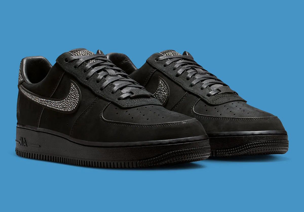 Sneakers Nike Air Force 1 Low LX en cuir premium avec cristaux Swarovski, design signature Ja Morant et amorti Air encapsulé.