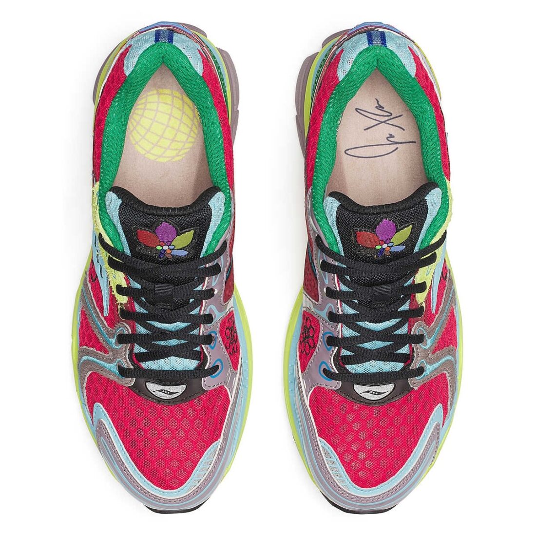 Saucony ProGrid Triumph 4 Jae Tips “Poison Ivy” en mesh Peach/Poison Ivy avec motifs floraux multicolores et amorti ProGrid.