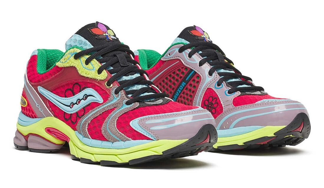 Saucony ProGrid Triumph 4 Jae Tips “Poison Ivy” en mesh Peach/Poison Ivy avec motifs floraux multicolores et amorti ProGrid.