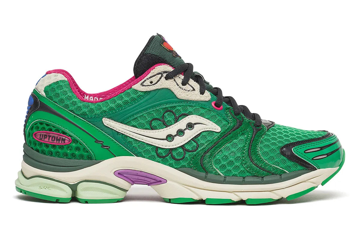 Saucony ProGrid Triumph 4 Jae Tips “Sugar Maple” vert Fern avec suède terreux et motifs floraux multicolores, amorti ProGrid.