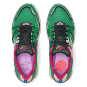 Saucony ProGrid Triumph 4 Jae Tips “Sugar Maple” vert Fern avec suède terreux et motifs floraux multicolores, amorti ProGrid.