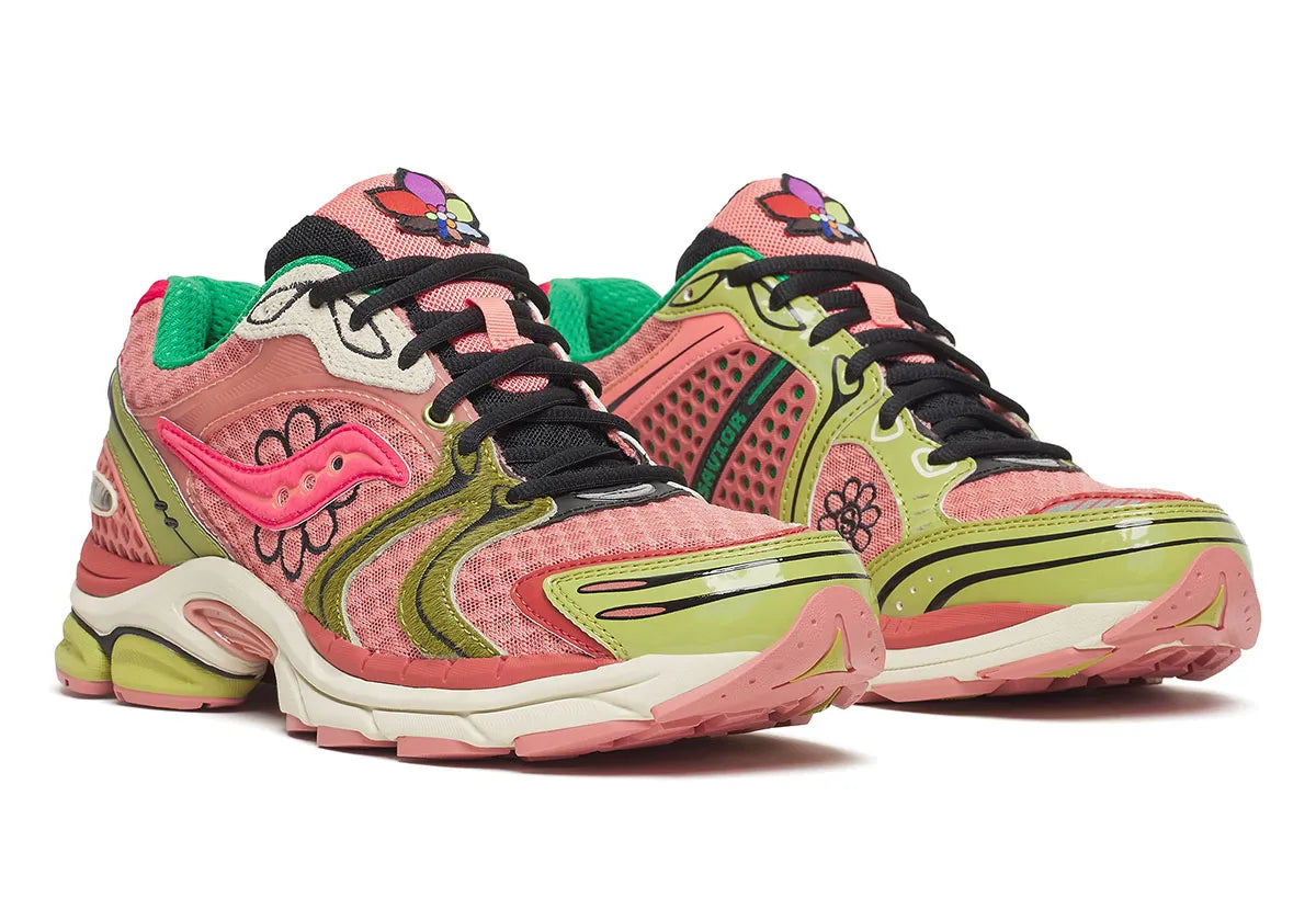 Saucony ProGrid Triumph 4 Jae Tips “Virginia Creeper” en mesh Peach/Leaf avec motifs floraux multicolores et amorti ProGrid.