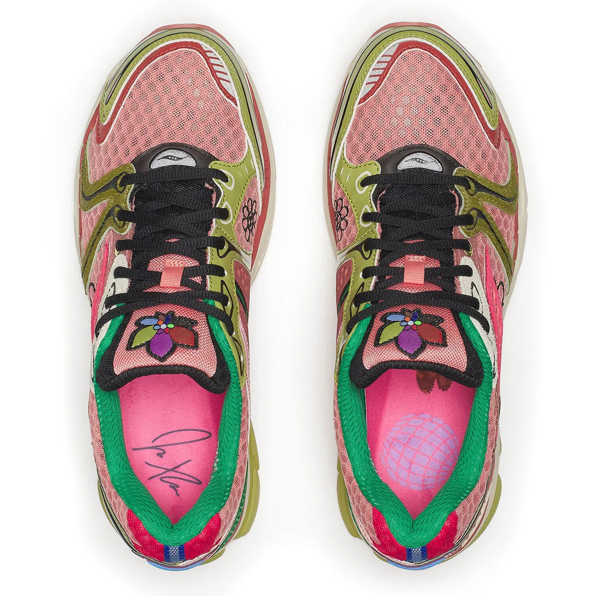 Saucony ProGrid Triumph 4 Jae Tips “Virginia Creeper” en mesh Peach/Leaf avec motifs floraux multicolores et amorti ProGrid.