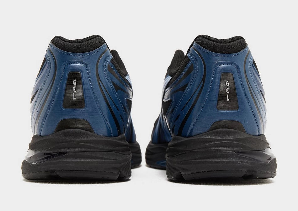 ASICS Gel-Sekiran Black Polar Night en mesh noir avec détails bleu nuit, amorti GEL et silhouette technique contemporaine.
