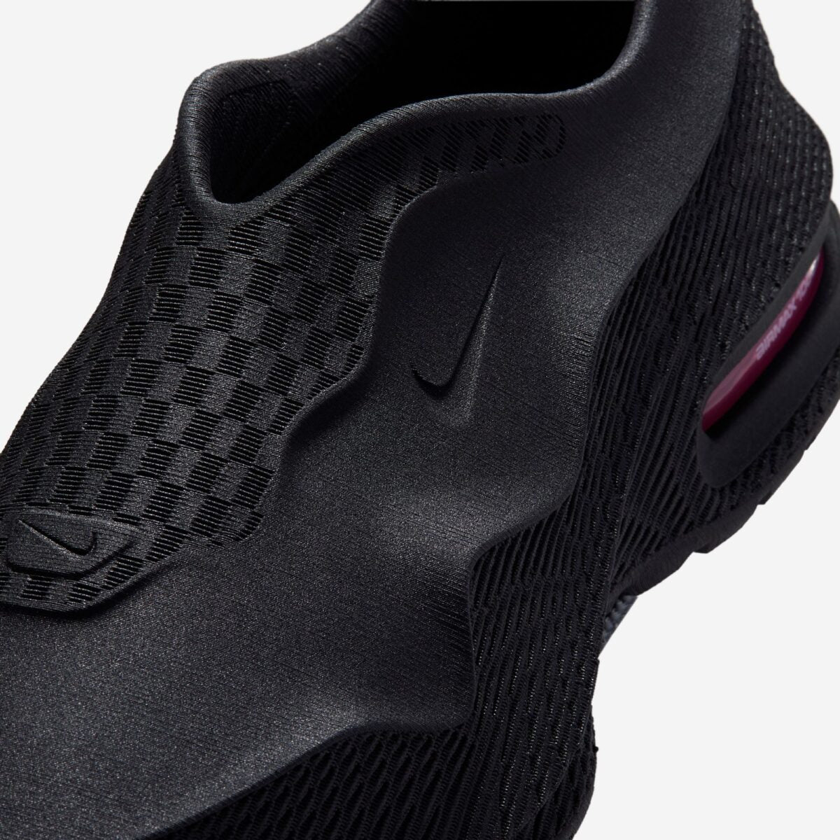Nike Air Max 1000.2 Black Pink Spell avec tige en textile noir, empiècements synthétiques, détails Pink Spell, technologie Air visible et silhouette moderne.