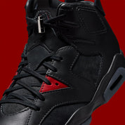 Air Jordan 6 Retro PRM Bin23 II6558-001 en cuir noir premium avec détails Picante Red, sceau Bin23 au talon et unité Air visible.