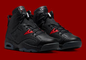 Air Jordan 6 Retro PRM Bin23 II6558-001 en cuir noir premium avec détails Picante Red, sceau Bin23 au talon et unité Air visible.