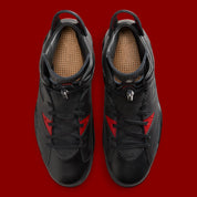 Air Jordan 6 Retro PRM Bin23 II6558-001 en cuir noir premium avec détails Picante Red, sceau Bin23 au talon et unité Air visible.