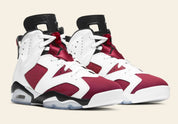 Air Jordan 6 Retro Carmine 2021 CT8529-106 en cuir blanc et nubuck rouge Carmine avec détails noirs, Nike Air et semelle translucide vue de 3/4 face. 