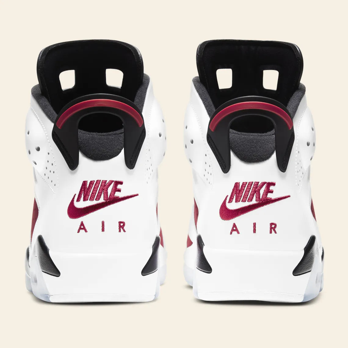 Air Jordan 6 Retro Carmine 2021 CT8529-106 en cuir blanc et nubuck rouge Carmine avec détails noirs, Nike Air et semelle translucide vue de derrière. 