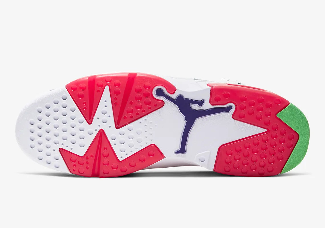 Air Jordan 6 Retro Hare CT8529-062 en cuir blanc et gris avec accents True Red, détails noirs, lace lock et semelle extérieure translucide.