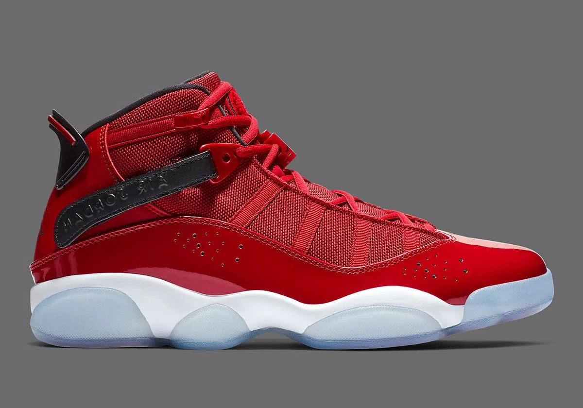 Air Jordan 6 Rings Gym Red 322992-601 rouge, noire et blanche avec empiècements brillants, mesh et silhouette basketball hybride.